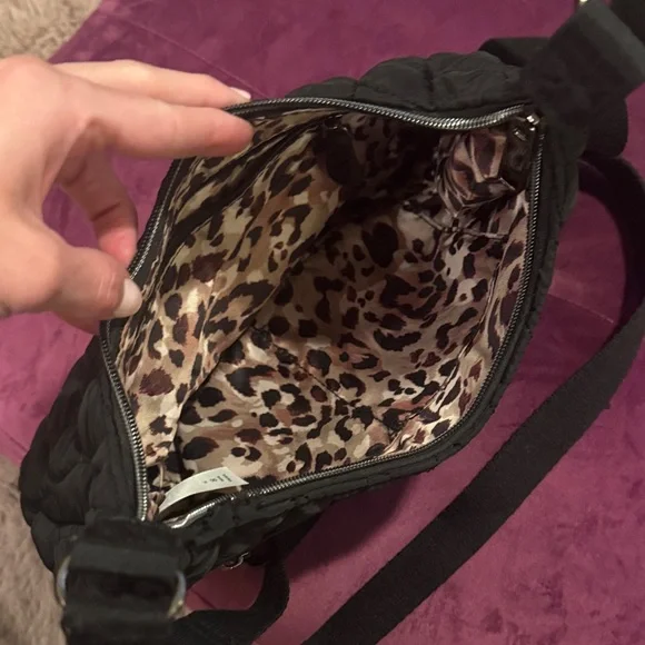 Black Quilted Shoulder Bag Adjustable Shoulder Strap Pocket Zipper Closure Purse - Picture 6 of 7